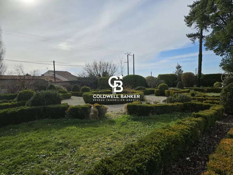 Propriété Mortagne-sur-Gironde - 7 chambres - 996m²