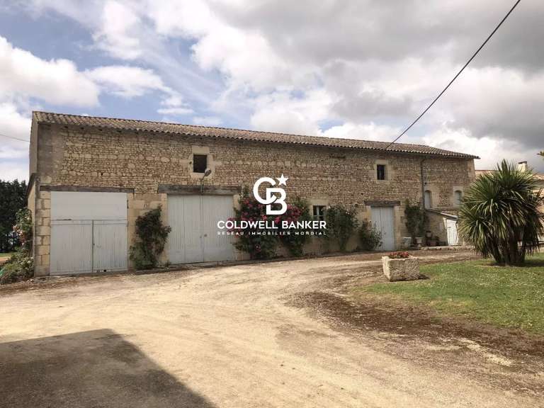 Propriété Mortagne-sur-Gironde - 7 chambres - 996m²
