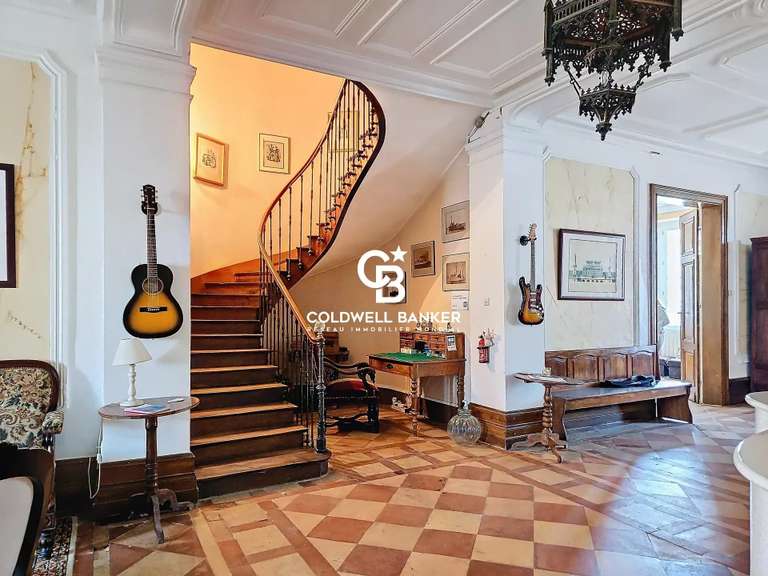 Propriété Mortagne-sur-Gironde - 7 chambres - 996m²