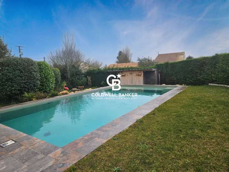 Propriété Mortagne-sur-Gironde - 7 chambres - 996m²