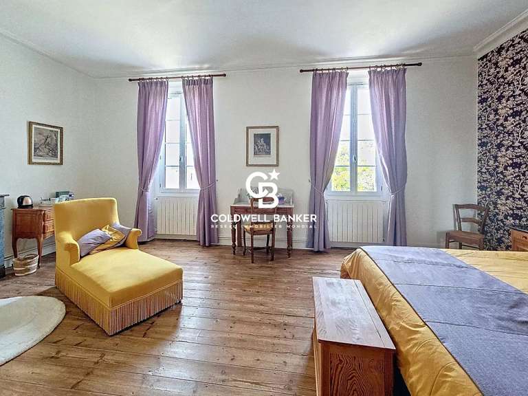 Propriété Mortagne-sur-Gironde - 7 chambres - 996m²