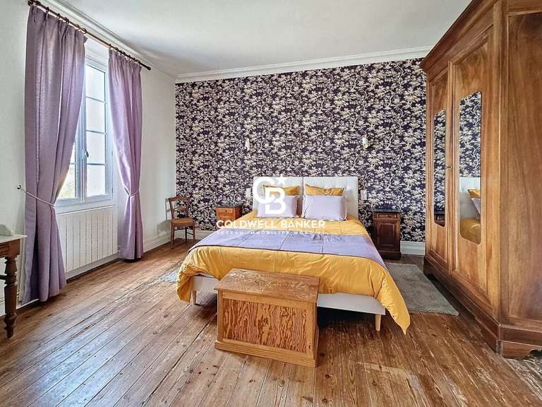 Propriété Mortagne-sur-Gironde - 7 chambres - 996m²