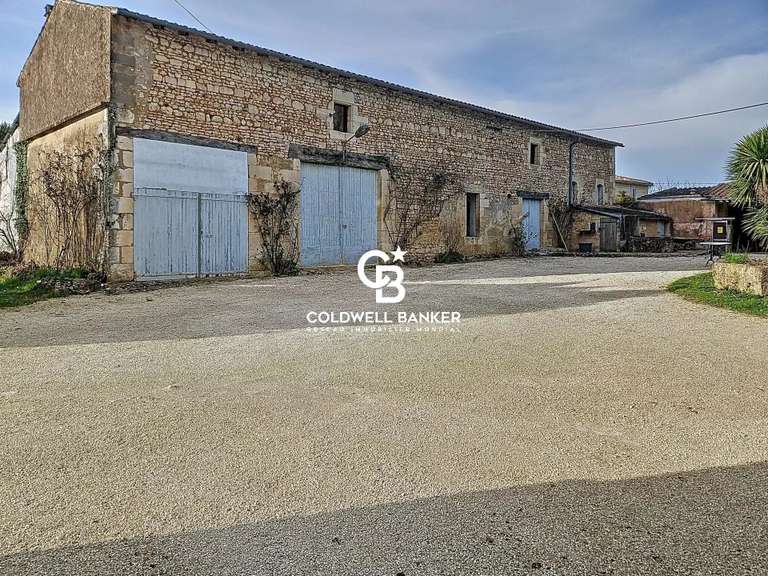Propriété Mortagne-sur-Gironde - 7 chambres - 996m²