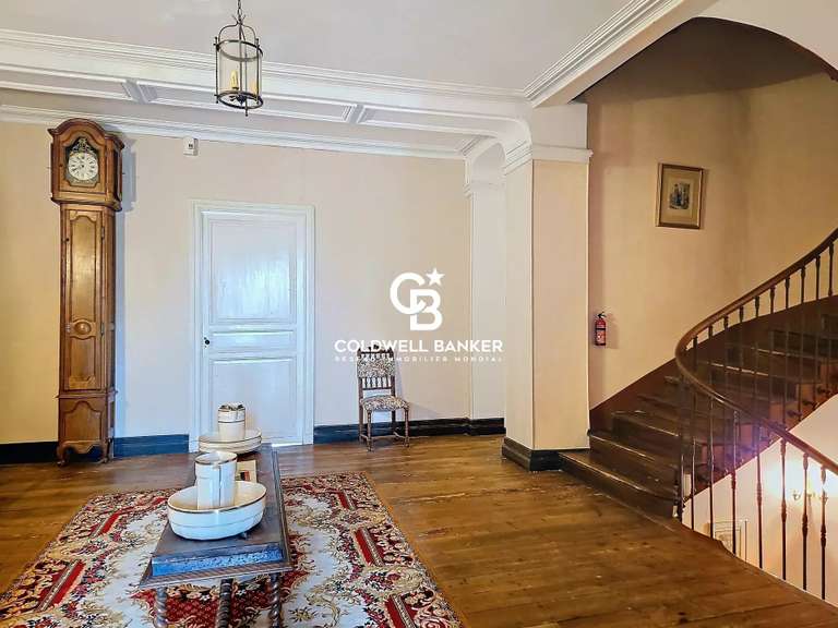 Propriété Mortagne-sur-Gironde - 7 chambres - 996m²