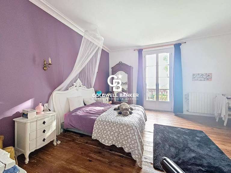 Propriété Mortagne-sur-Gironde - 7 chambres - 996m²