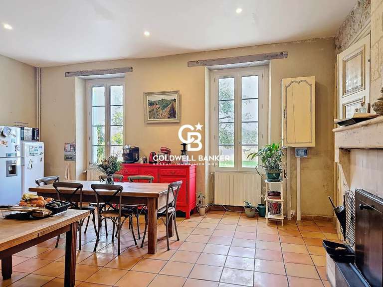 Propriété Mortagne-sur-Gironde - 7 chambres - 996m²