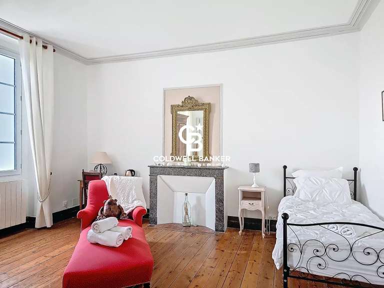 Propriété Mortagne-sur-Gironde - 7 chambres - 996m²