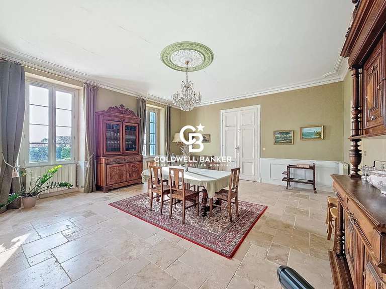 Propriété Mortagne-sur-Gironde - 7 chambres - 996m²