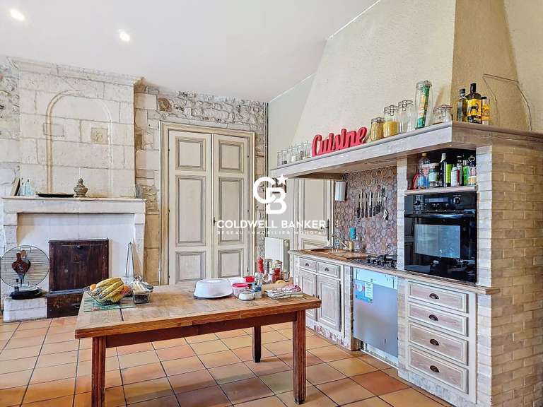 Propriété Mortagne-sur-Gironde - 7 chambres - 996m²