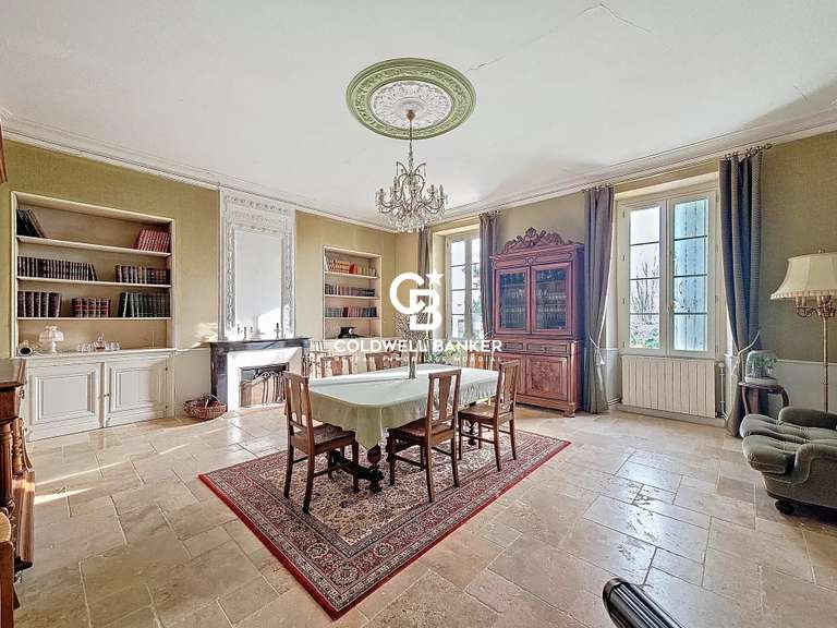 Propriété Mortagne-sur-Gironde - 7 chambres - 996m²