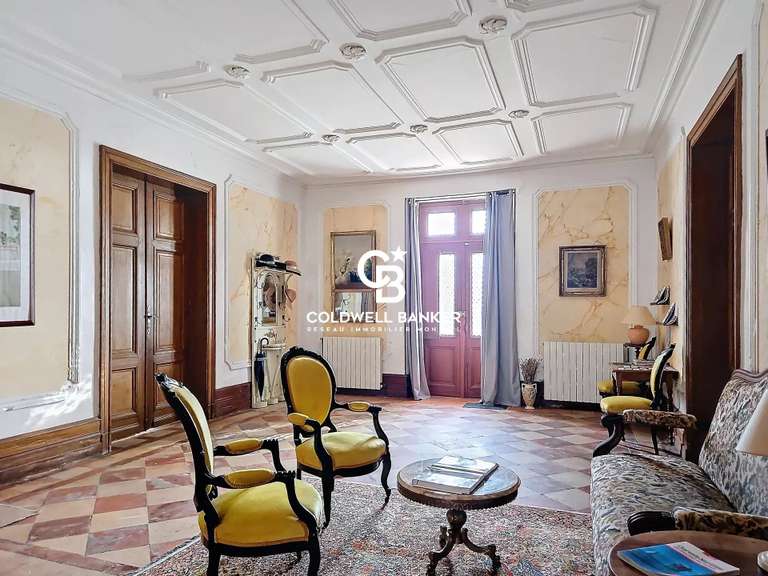 Propriété Mortagne-sur-Gironde - 7 chambres - 996m²