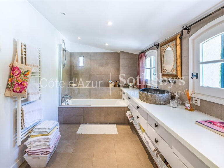 Maison Mouans-Sartoux - 3 chambres - 192m²