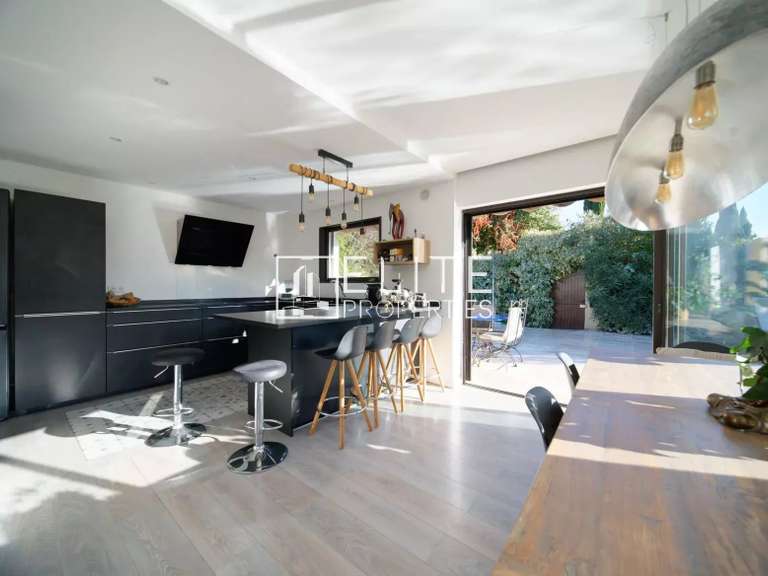 Maison Mouans-Sartoux - 5 chambres - 200m²