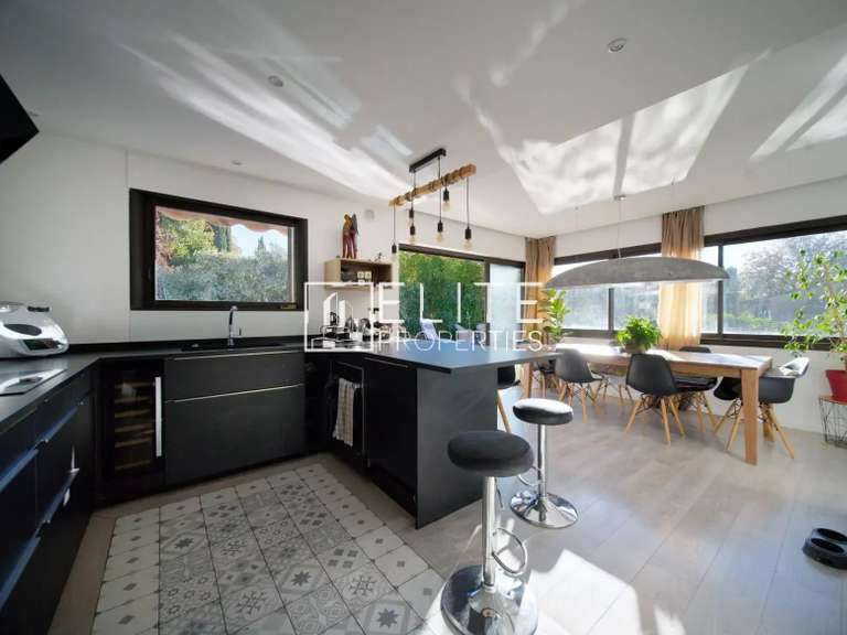 Maison Mouans-Sartoux - 5 chambres - 200m²