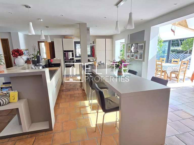 Maison Mouans-Sartoux - 5 chambres - 200m²