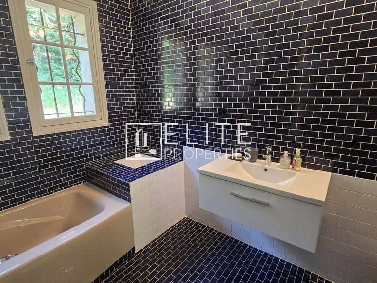 Maison Mouans-Sartoux - 6 chambres - 262m²