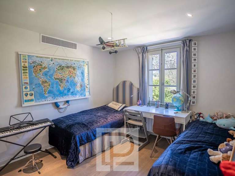 Maison Mouans-Sartoux - 7 chambres - 405m²