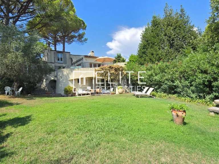 Maison Mouans-Sartoux - 3 chambres - 193m²