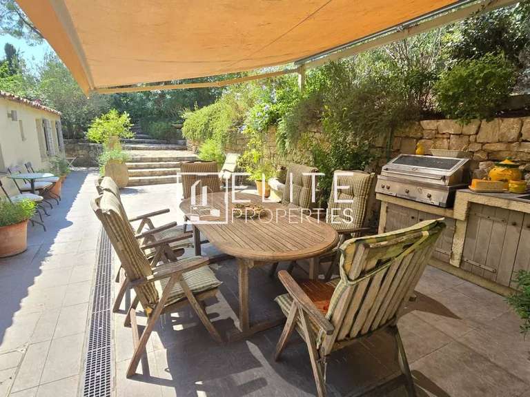 Maison Mouans-Sartoux - 3 chambres - 193m²