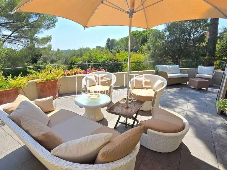 Maison Mouans-Sartoux - 3 chambres - 193m²