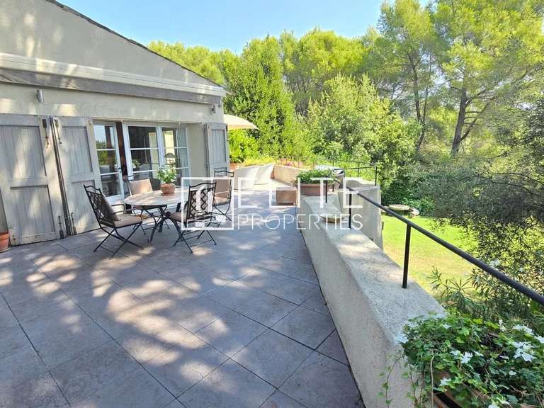 Maison Mouans-Sartoux - 3 chambres - 193m²