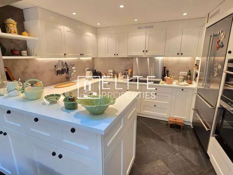 Maison Mouans-Sartoux - 3 chambres - 193m²
