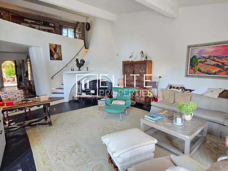 Maison Mouans-Sartoux - 3 chambres - 193m²