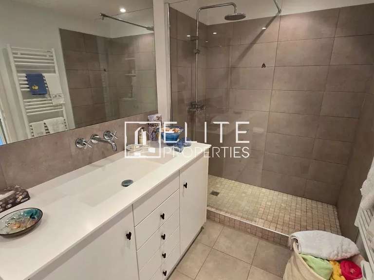 Maison Mouans-Sartoux - 3 chambres - 193m²