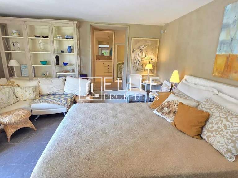 Maison Mouans-Sartoux - 3 chambres - 193m²