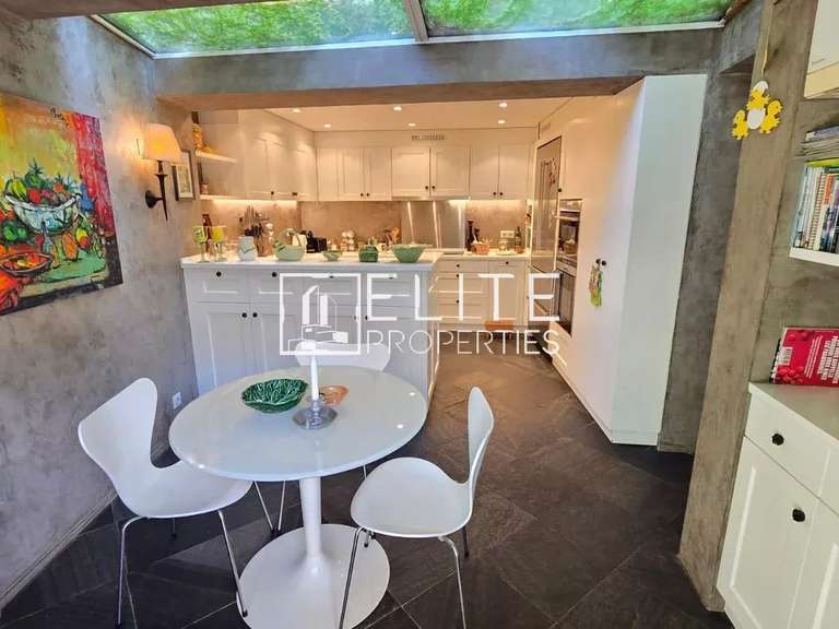 Maison Mouans-Sartoux - 3 chambres - 193m²