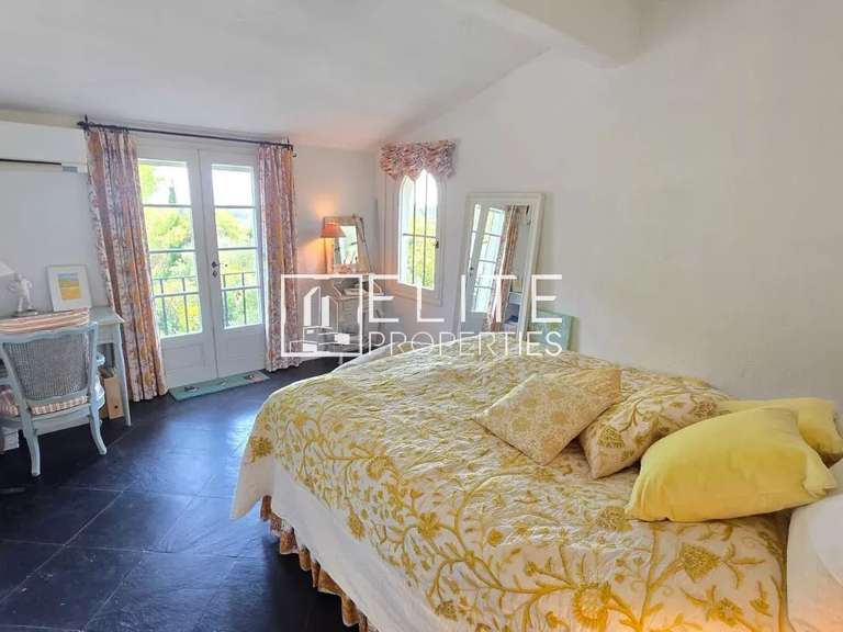 Maison Mouans-Sartoux - 3 chambres - 193m²