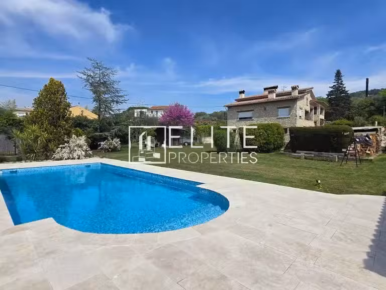Maison Mouans-Sartoux - 5 chambres - 265m²