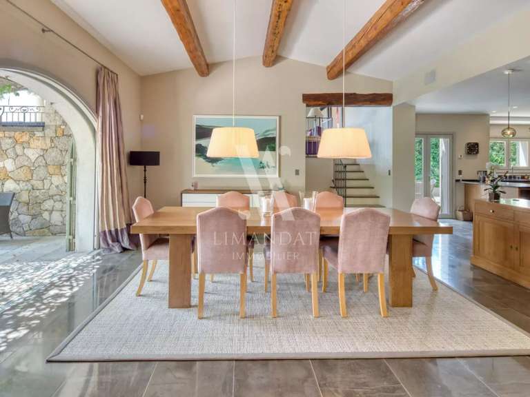 Propriété Mouans-Sartoux - 4 chambres - 230m²