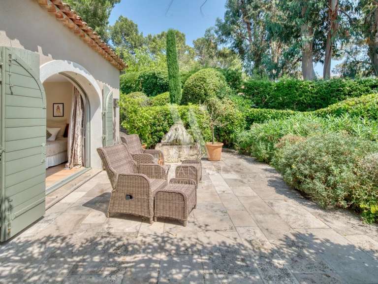 Propriété Mouans-Sartoux - 4 chambres - 230m²