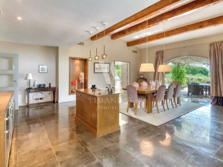 Propriété Mouans-Sartoux - 4 chambres - 230m²