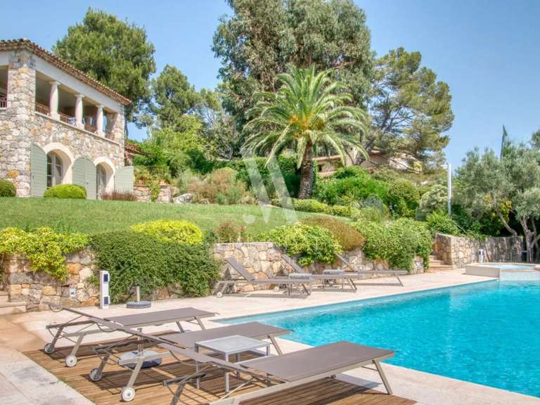 Propriété Mouans-Sartoux - 4 chambres - 230m²
