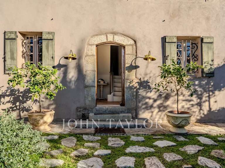 Villa Mouans-Sartoux - 6 chambres - 300m²