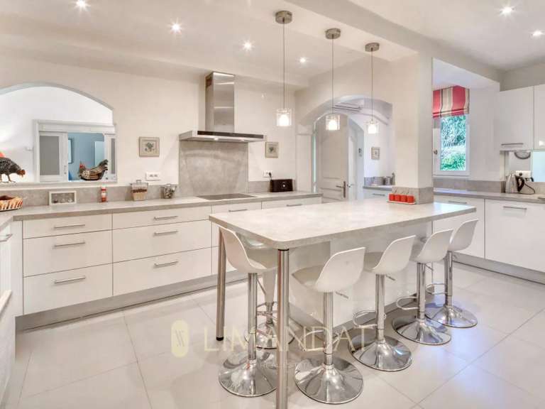 Villa Mouans-Sartoux - 6 chambres - 237m²