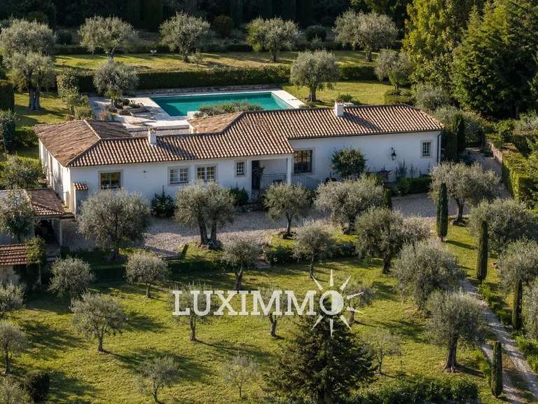 Villa Mouans-Sartoux - 3 chambres - 200m²