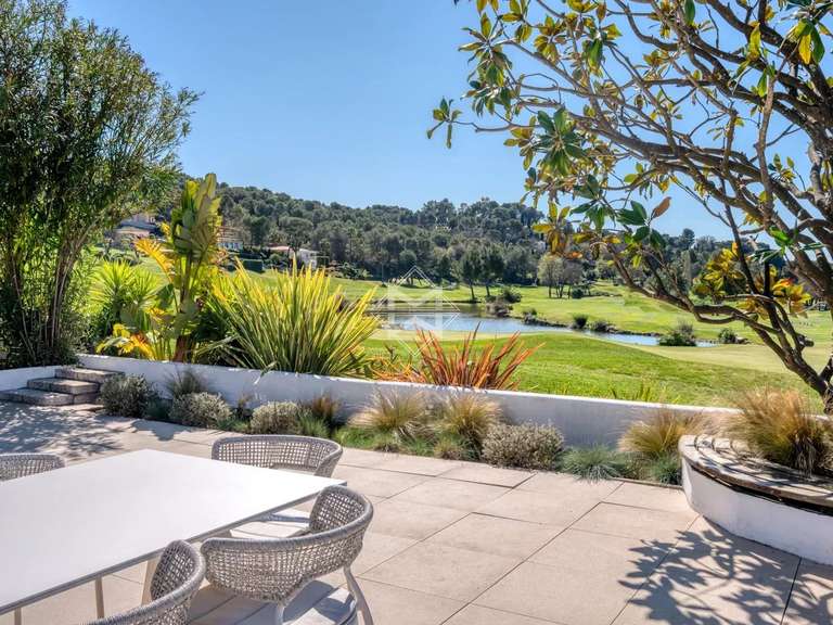 Appartement Mougins - 3 chambres - 161m²