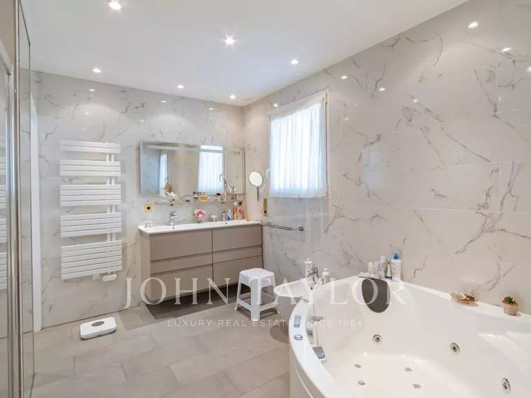 Maison Mougins - 4 chambres - 265m²