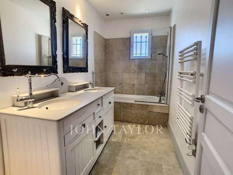 Maison Mougins - 5 chambres - 234m²