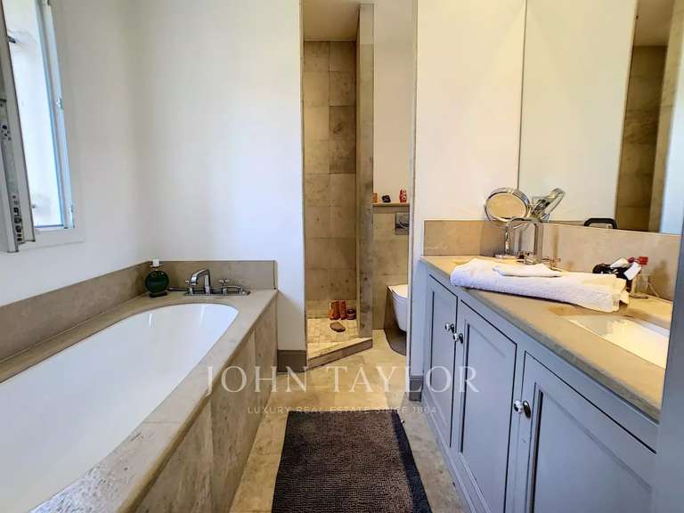 Maison Mougins - 5 chambres - 234m²