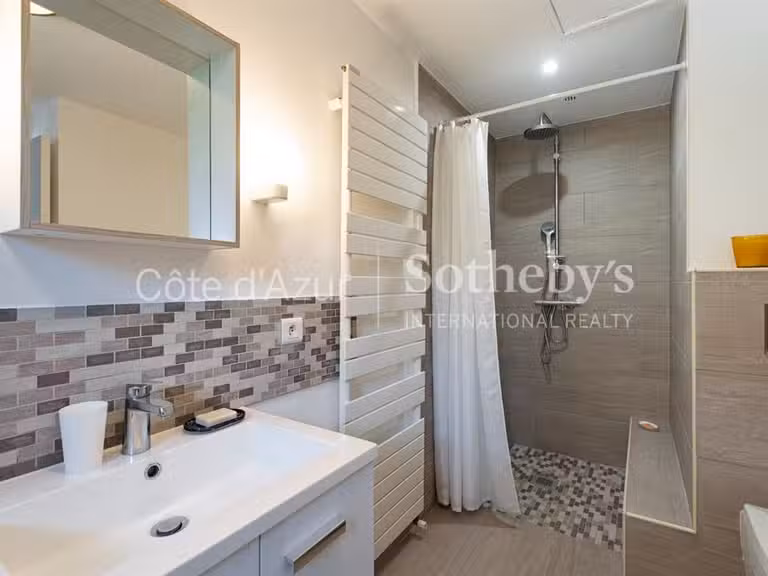 Maison Mougins - 6 chambres - 304m²