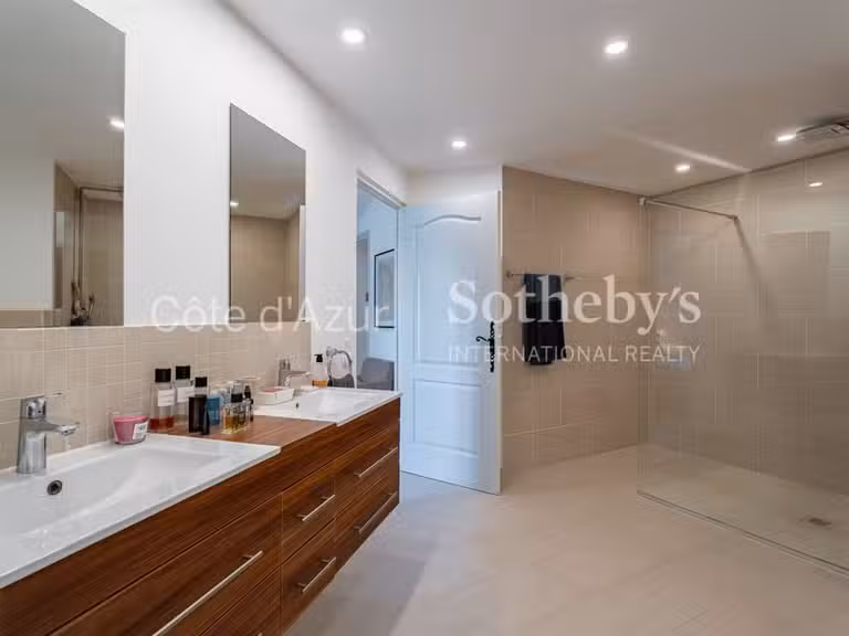 Maison Mougins - 6 chambres - 304m²