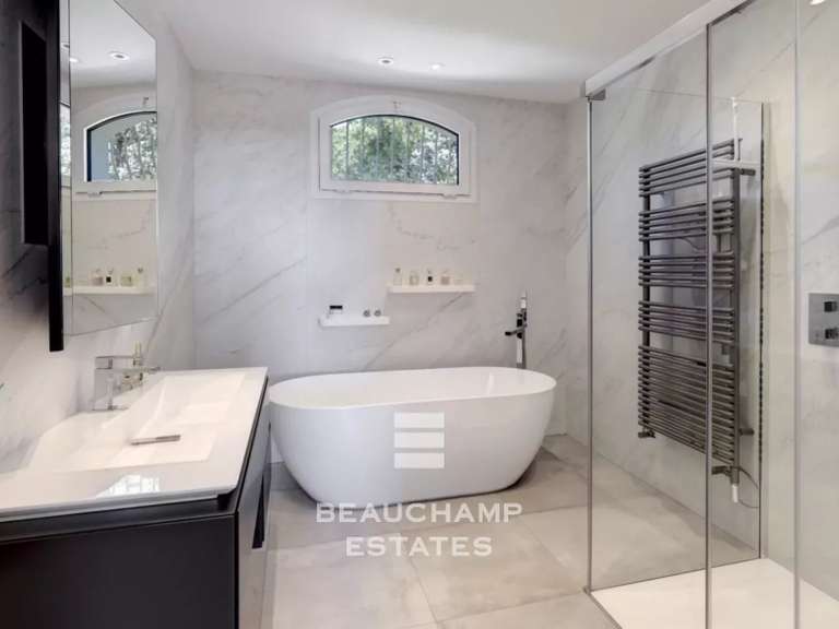 Villa with Sea view Mougins - 5 bedrooms - 258m²