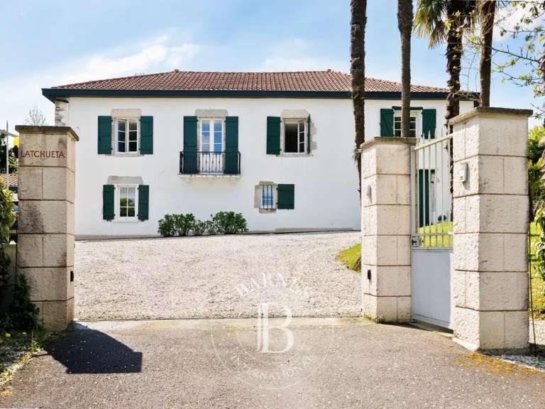 Maison Mouguerre - 5 chambres - 243m²