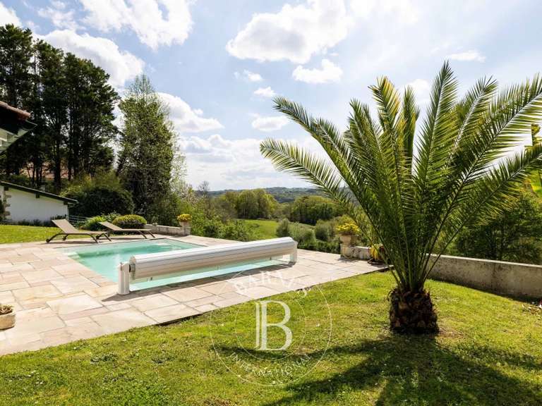 Maison Mouguerre - 5 chambres - 243m²