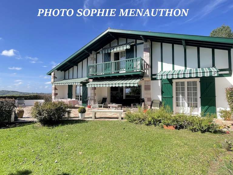 House Mouguerre - 4 bedrooms - 192m²