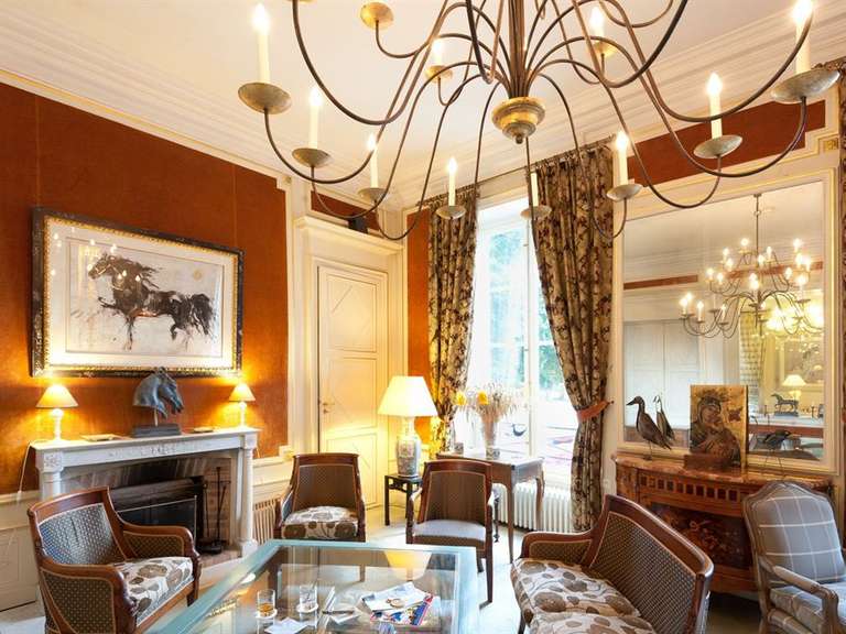 Château Moulins - 968m²